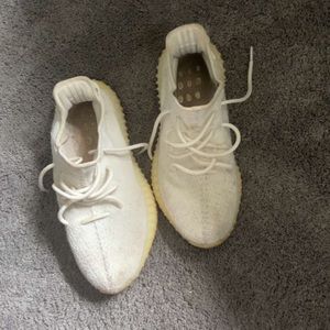 Used Yeezy 350 v2 cream/ triple white size 9.5